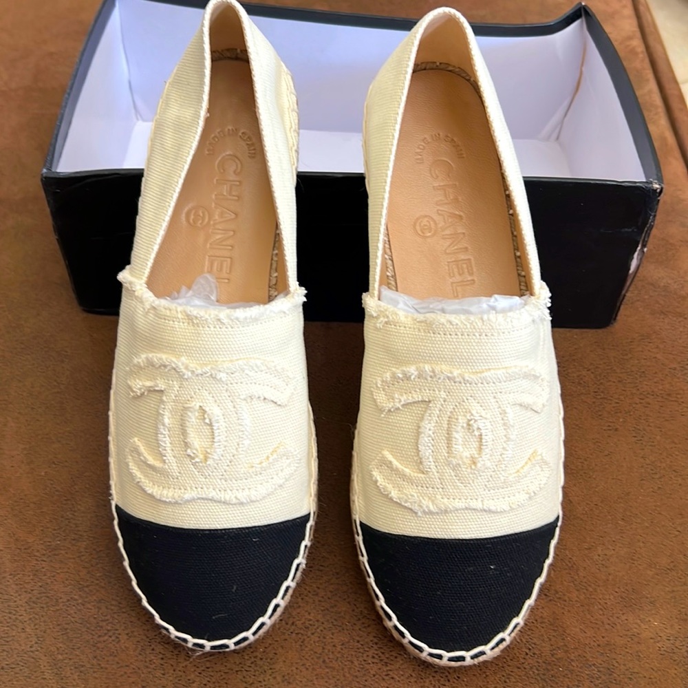 Chanel Espadrilles White/Black For Women Size 8 (39)  New